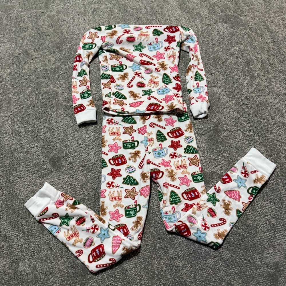 Holiday Time kids size 6 super soft pajama set with Christmas theme throughout